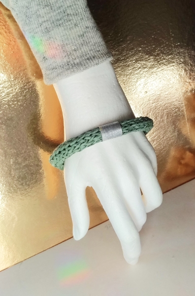 hellgrün papier armband gestrickt